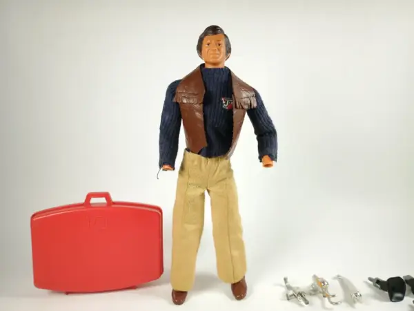 Vintage 1976 JJ Armes Action Figure – COMPLETE with All Accessories + Original Hand Case – No Breaks! - Image 3