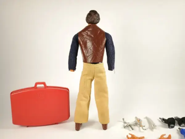 Vintage 1976 JJ Armes Action Figure – COMPLETE with All Accessories + Original Hand Case – No Breaks! - Image 4