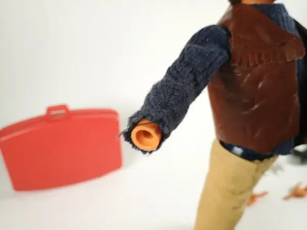 Vintage 1976 JJ Armes Action Figure – COMPLETE with All Accessories + Original Hand Case – No Breaks! - Image 7