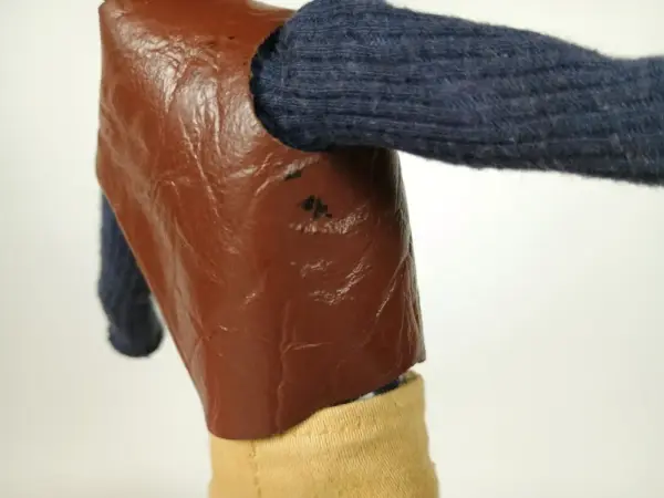 Vintage 1976 JJ Armes Action Figure – COMPLETE with All Accessories + Original Hand Case – No Breaks! - Image 8