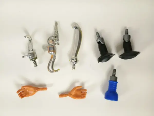 Vintage 1976 JJ Armes Action Figure – COMPLETE with All Accessories + Original Hand Case – No Breaks! - Image 10