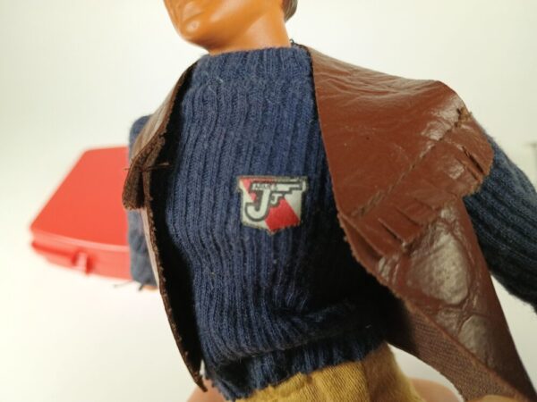 Vintage 1976 JJ Armes Action Figure – COMPLETE with All Accessories + Original Hand Case – No Breaks! - Image 2