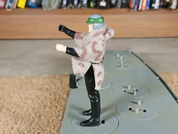 Vintage 1985 Kenner Star Wars Luke Skywalker (In Battle Poncho) with 3-Notch Belt – Original Owner - Image 5