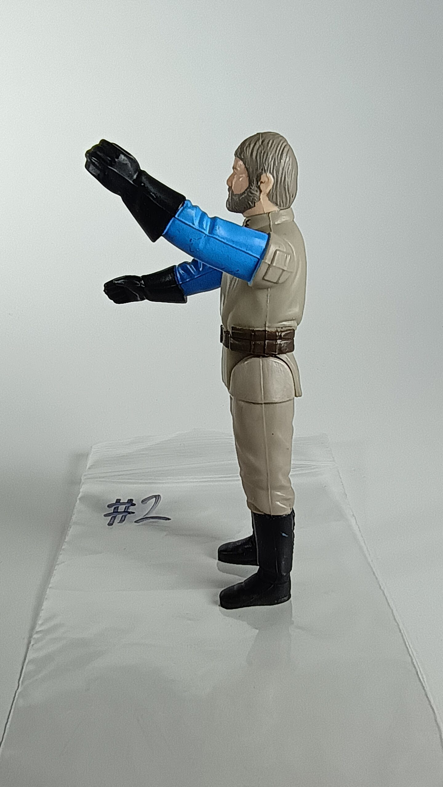 Vintage 1983 Kenner Star Wars General Madine #2 Gray Hair – Original Figure – No Baton 3 Vintage 1983 Kenner Star Wars General Madine #2 Gray Hair – Original Figure – No Baton - Image 3